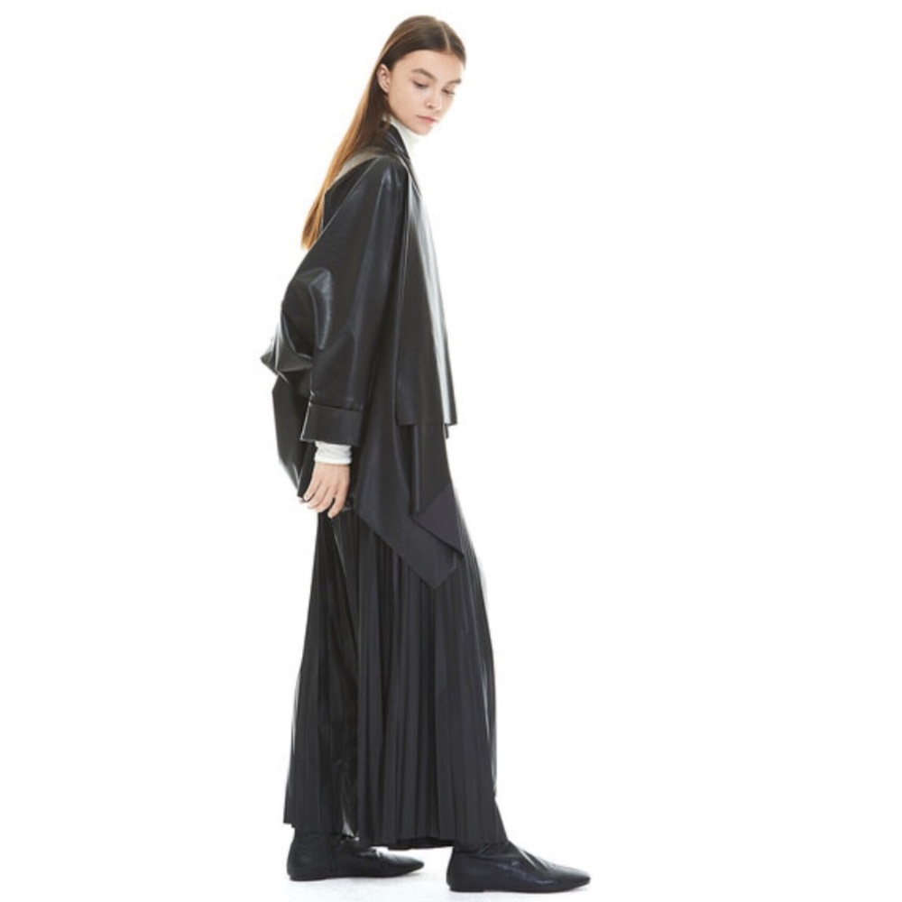 New! gaze de lin MY BRAND Retouch_FAKE LEATHER PLEATS WIDE PANTS_BLACK - Picture 3 of 3